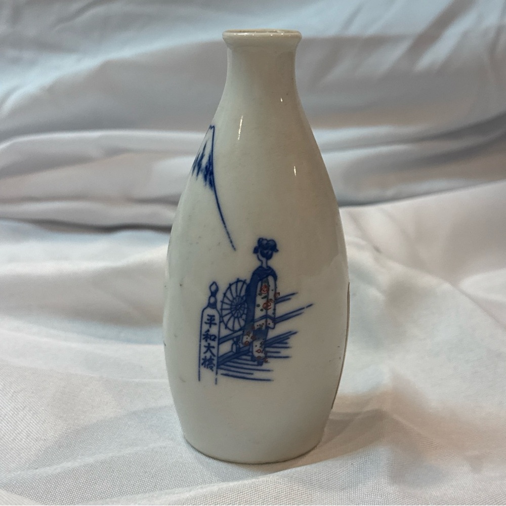 Vintage 50s/60s Elegant Japanese Porcelain China Bottle / Vase, VTG Sake Bottle - Picture 2 of 7
